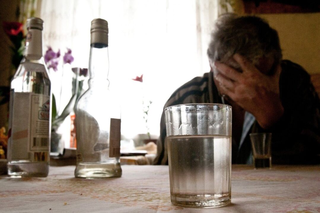 Dzeramā daudzuma kontroles trūkums liecina par alkoholisma attīstību